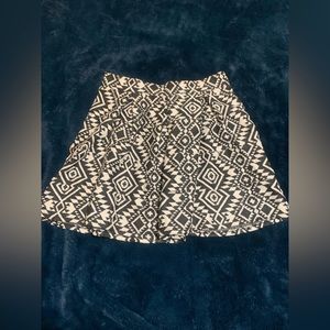 Cute black and white geometric pattern mini skirt